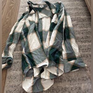 Cozy Plaid Button-Down Shirt - Green & White